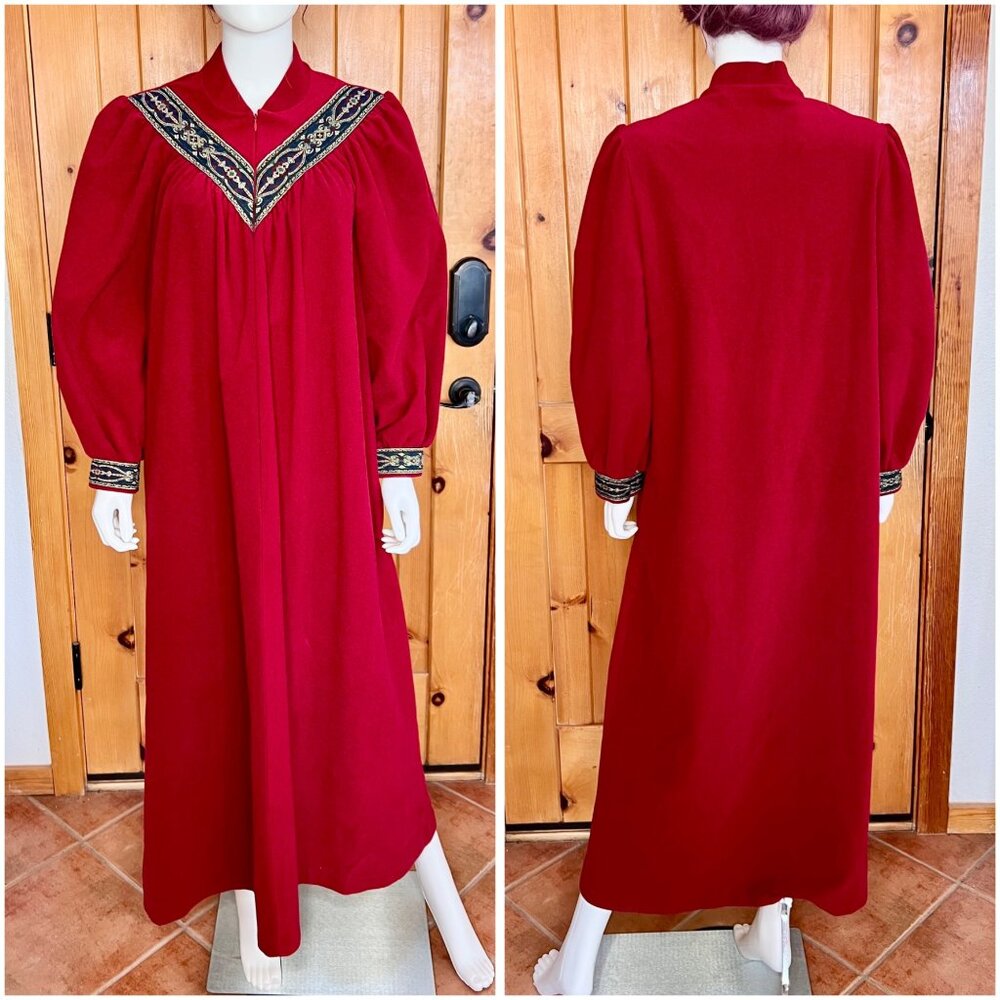 Festive 80s Vanity Fair Velour Nightgown – Mrs. Claus Chic!